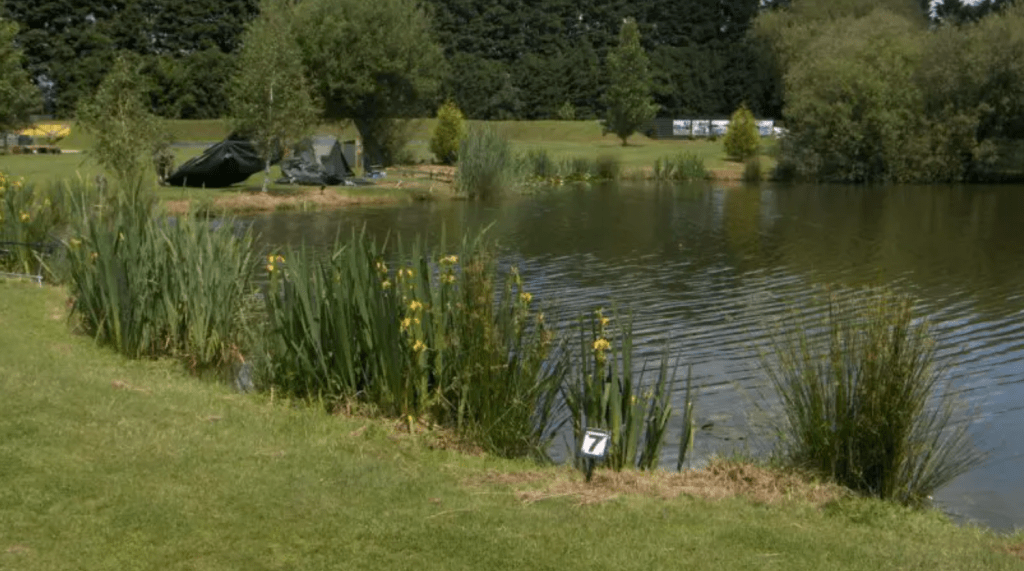 fishing lakes in oxfordshire