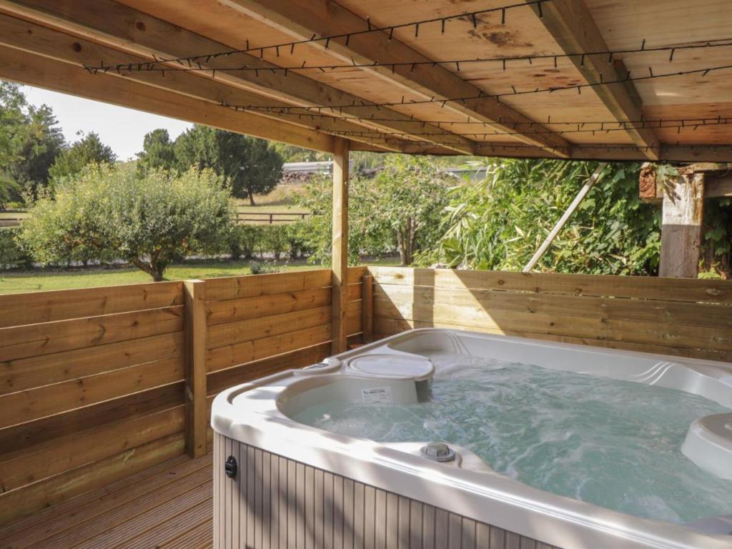 hot tub getaway kent